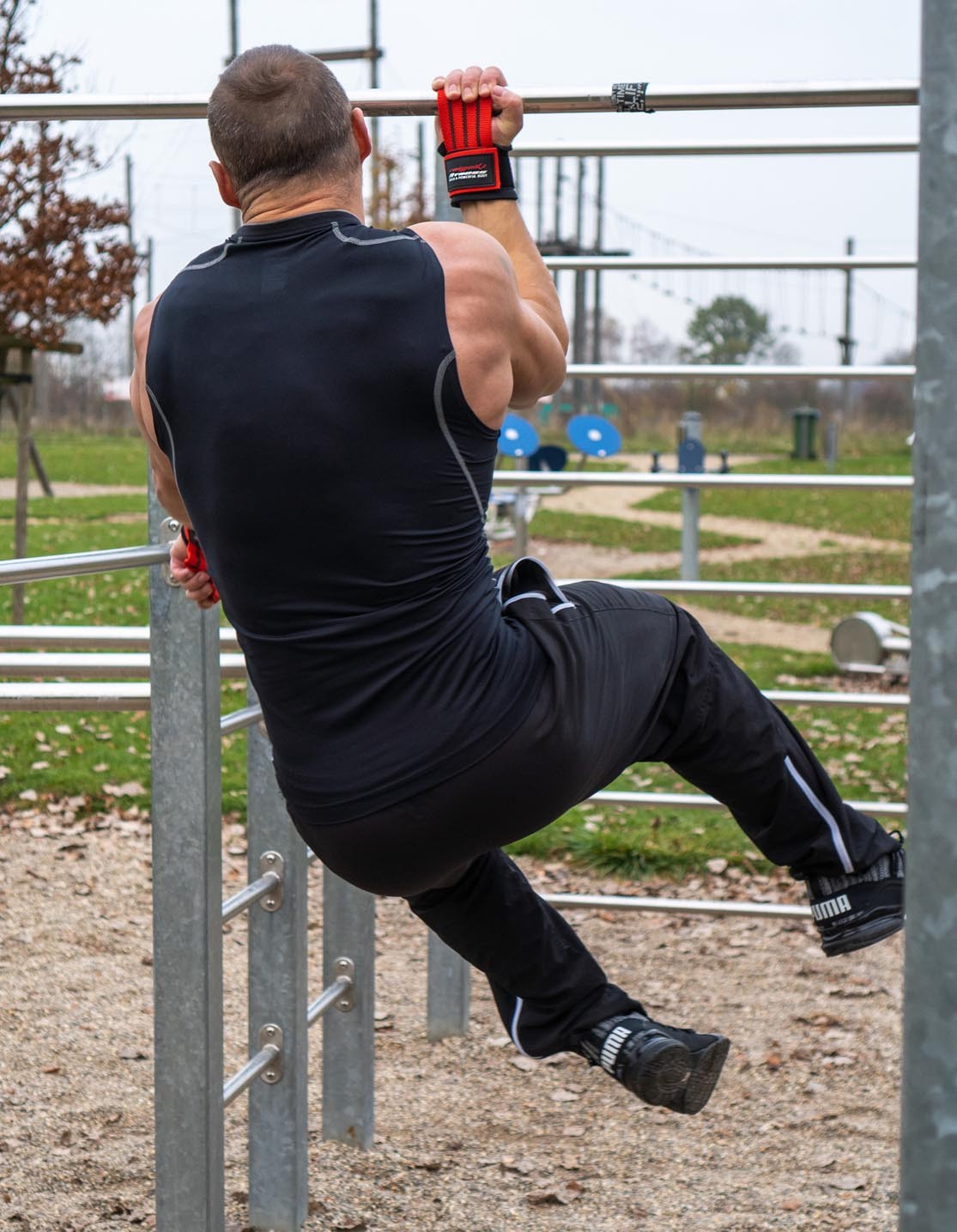 Fast Grip Zughilfen Krafttraining (+Trainingspläne) Profi Schnellverschluss  mit Metall-Bolzen für Powerlifting, Crossfit & Fitness - Lifting Straps für  Frauen und Männer (Rot) : : Sport & Freizeit